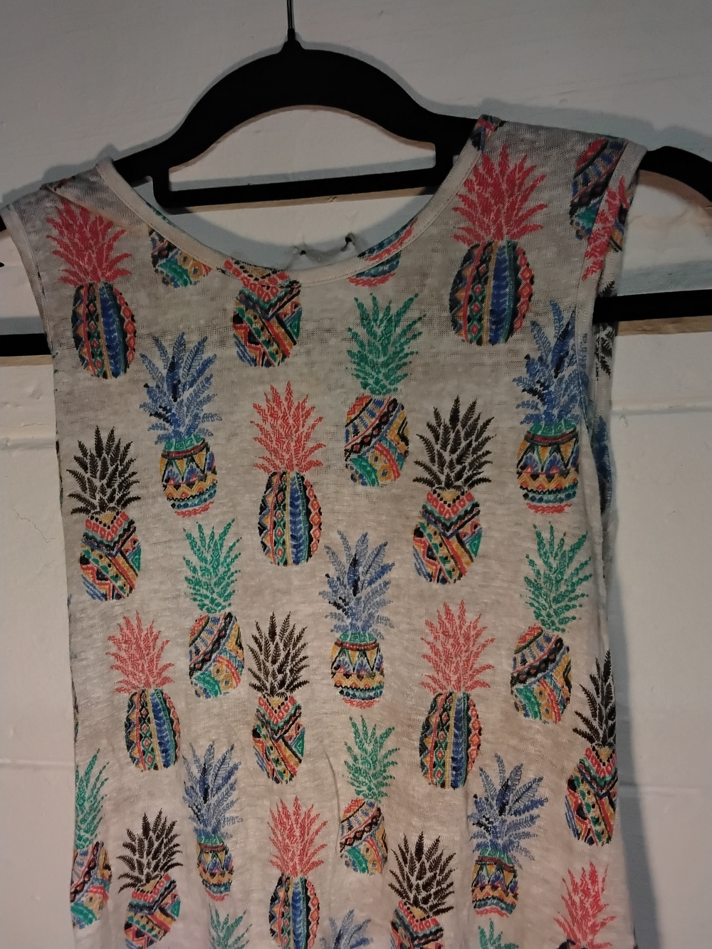 Women’s Sleeveless Pineapple Print Tank Top - Multicolor - Picture 3 of 6